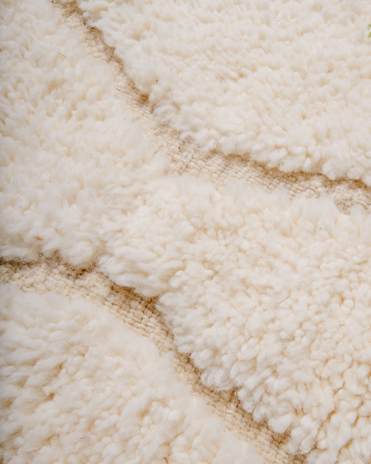 Detail of wool texture of Berberlin beniourain rug.